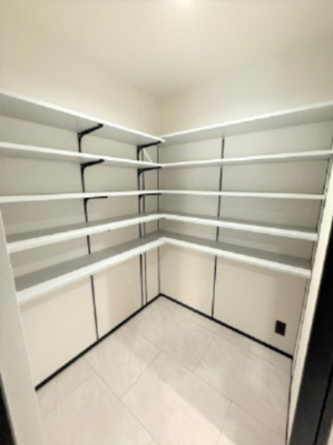 【収納】 | 【仲介手数料４７０万円が無料！】■プレミアムクラス■リビングダイニング前に広々バルコニー | 諸費用４７０万円ＯＦＦ！
決算特別キャンペーン！
家計応援の限界に挑戦中！
■唯一無二のプレミアムデザインハウス
■リビングダイニング前には広々バルコニー
■予約制内覧可能