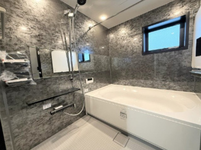 【浴室】 | 【仲介手数料４７０万円が無料！】■プレミアムクラス■リビングダイニング前に広々バルコニー | 諸費用４７０万円ＯＦＦ！
決算特別キャンペーン！
家計応援の限界に挑戦中！
■唯一無二のプレミアムデザインハウス
■リビングダイニング前には広々バルコニー
■予約制内覧可能