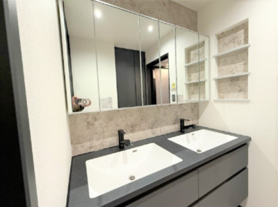 【独立洗面台】 | 【仲介手数料４７０万円が無料！】■プレミアムクラス■リビングダイニング前に広々バルコニー | 諸費用４７０万円ＯＦＦ！
決算特別キャンペーン！
家計応援の限界に挑戦中！
■唯一無二のプレミアムデザインハウス
■リビングダイニング前には広々バルコニー
■予約制内覧可能