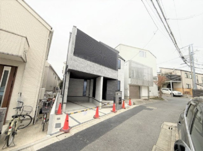 【前面道路含む現地写真】 | 【仲介手数料４７０万円が無料！】■プレミアムクラス■リビングダイニング前に広々バルコニー | 諸費用４７０万円ＯＦＦ！
決算特別キャンペーン！
家計応援の限界に挑戦中！
■唯一無二のプレミアムデザインハウス
■リビングダイニング前には広々バルコニー
■予約制内覧可能