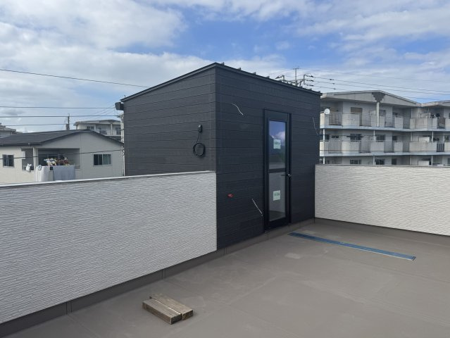 東坂元2丁目　S-pacioのバルコニー|夏はBBQやプールを楽しむことができるスカイバルコニー（屋上）です。