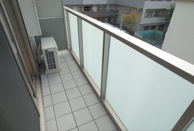 プリュニエ本山のバルコニー