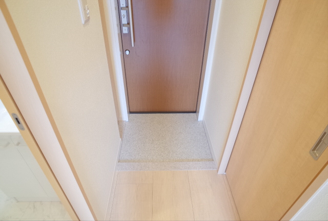 プリュニエ本山の玄関