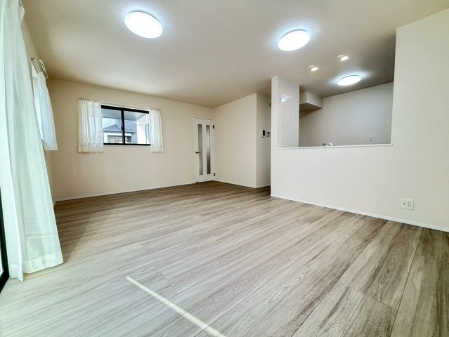 江戸川区東小岩１丁目　新築戸建G号棟の居間・リビング|2026年3月1日撮影