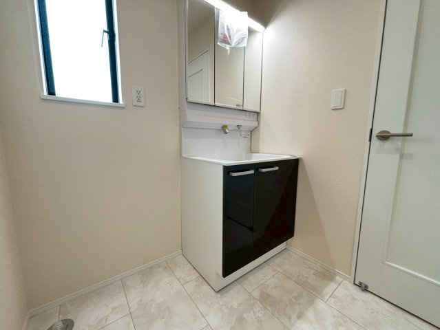 江戸川区東小岩１丁目　新築戸建G号棟の独立洗面台|2026年3月1日撮影