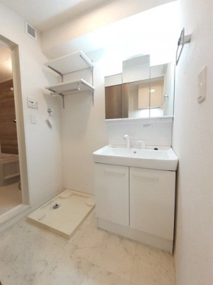 【洗面所】 | アクアプラ島田 1K | 広い洗面スペース