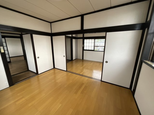 元宿ビルの洋室