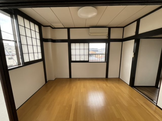 元宿ビルの寝室|現状有姿となります。