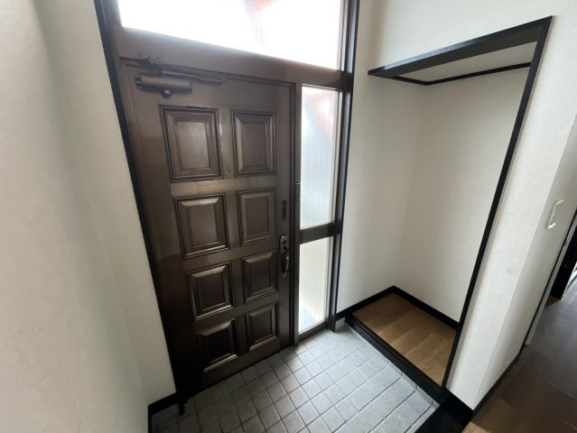 元宿ビルのエントランス