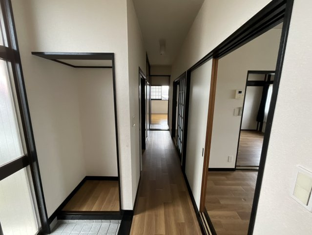 元宿ビルの玄関