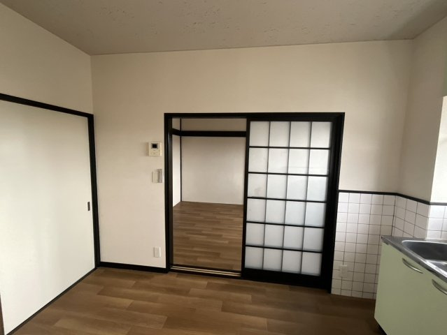 元宿ビルの居間・リビング