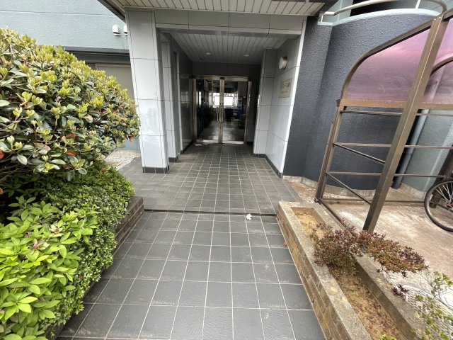 船橋市前原西１丁目の賃貸マンションのエントランス