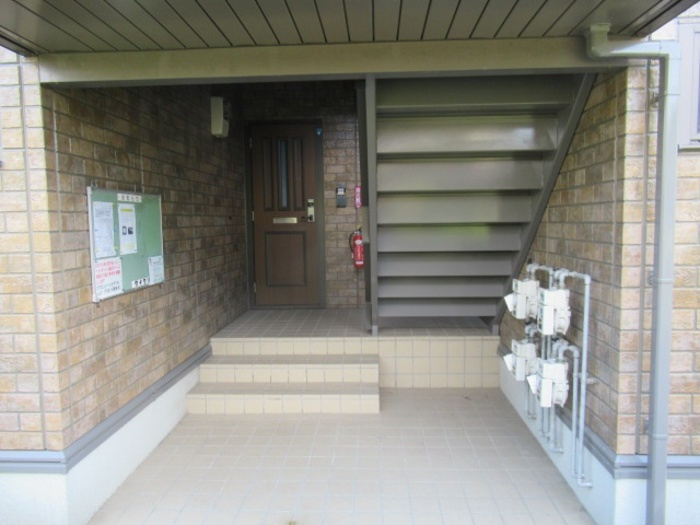 ウィルモア西梶尾 C棟のエントランス