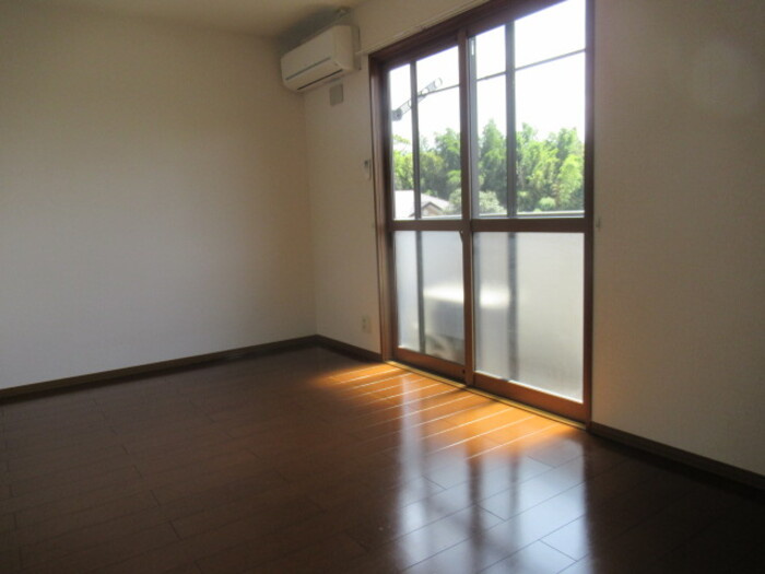 ウィルモア西梶尾 C棟の居間・リビング