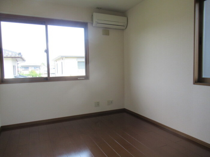 ウィルモア西梶尾 C棟の洋室