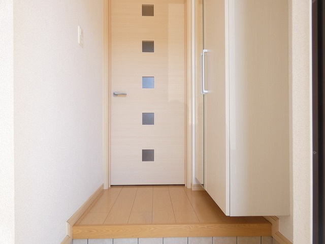 サンフィオーレBの玄関|シューズボックス付き