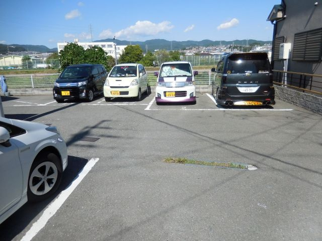 シャトーボヌゥール郡家本町の駐車場