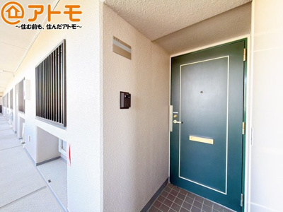 【玄関】 | チュリス曲金 | 落ち着いた色合いの玄関は防犯性に優れた仕様になっています♪