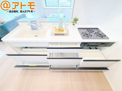 【キッチン】 | チュリス曲金 | 大容量システムキッチン♪お料理スペースやシンク広々！毎日の家事をしっかりサポート♪