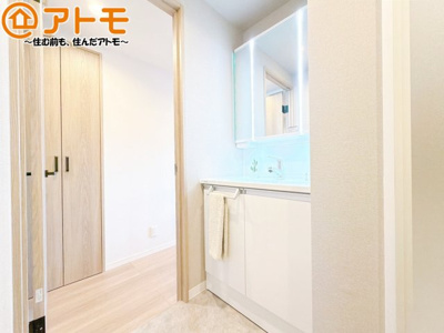 【独立洗面台】 | チュリス曲金 | 三面鏡の中は収納になっているため、スッキリとした洗面台を保つことができます♪