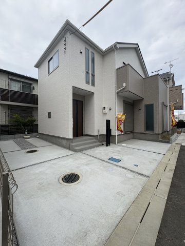 【外観】 | ＼内覧可能／【2号棟】は広々バルコニーで洗濯物を干せます◎
東名高速道路に直結した「厚木西IC」まで車で２分！