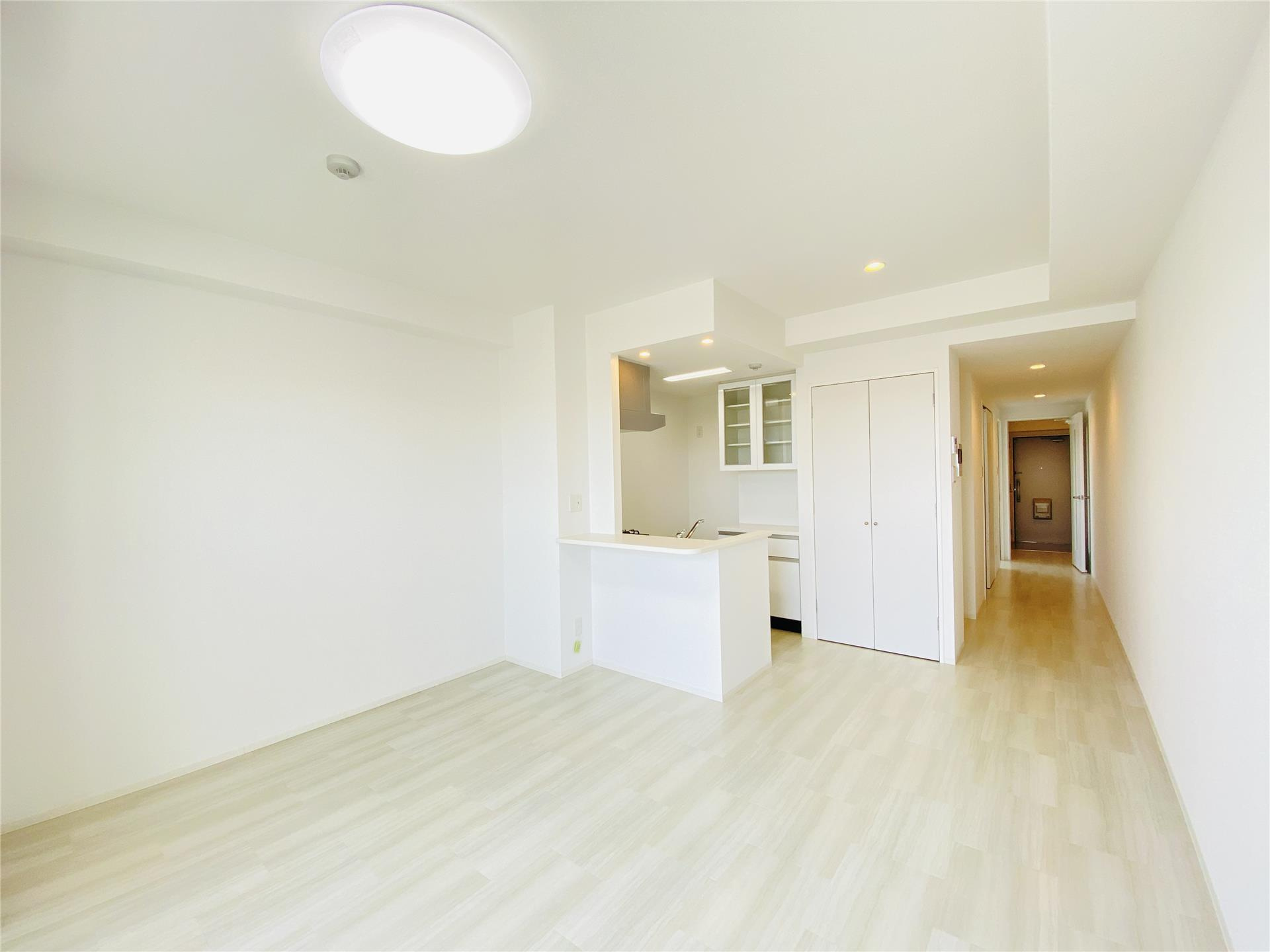 キャッスルコート土山の居間・リビング|※同物件別室同タイプの写真です