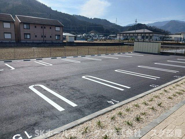 モルゲン・チェーロの駐車場