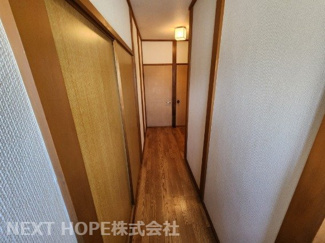 【内装】 | 川西市東畦野山手１丁目中古戸建　お庭・カーポート付き | 2階廊下部分です♪