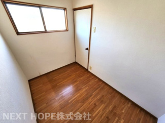 【洋室】 | 川西市東畦野山手１丁目中古戸建　お庭・カーポート付き | 2階洋室３帖です♪ファミリークローゼットとしても活躍してくれます！！