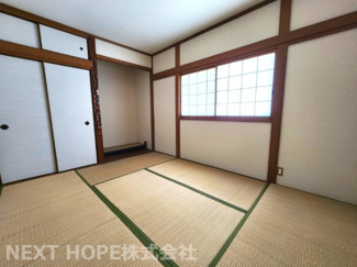 【和室】 | 川西市東畦野山手１丁目中古戸建　お庭・カーポート付き | 2階和室６帖です♪床の間も有り、落ち着いた居室です！！