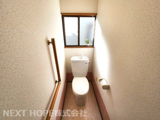 【トイレ】 | 川西市東畦野山手１丁目中古戸建　お庭・カーポート付き | トイレは1階・2階に設けられております♪こちらは2階部分のトイレです！