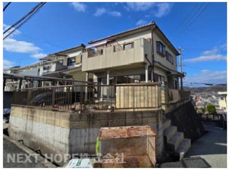 【外観】 | 川西市東畦野山手１丁目中古戸建　お庭・カーポート付き | 昭和63年6月建築！角地でたいへん明るく開放的な戸建住宅です♪土地約54.01坪付き！お庭付き！駐車場付き！ぜひ現地をご覧ください！！