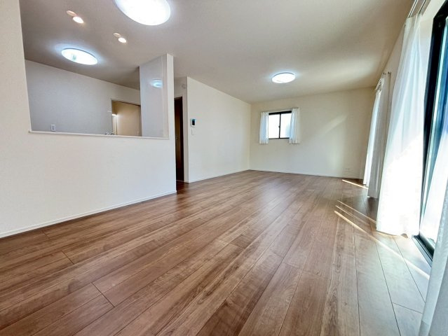 江戸川区東小岩１丁目　新築戸建F号棟の居間・リビング|2026年3月1日撮影