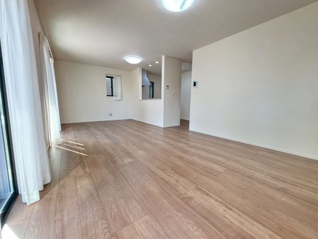 江戸川区東小岩１丁目　新築戸建F号棟の居間・リビング|2026年3月1日撮影