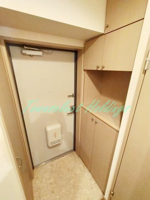 茅ヶ崎市共恵１丁目の賃貸マンションの玄関