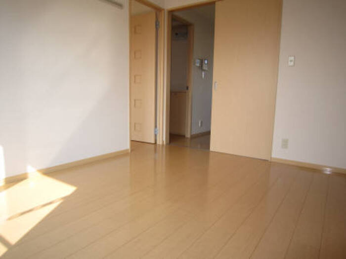 ウィルモア輝 A棟の居間・リビング