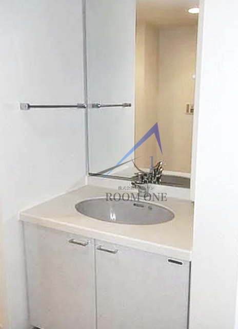 エル・セレーノ西早稲田の洗面所|独立洗面台です。