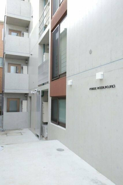 プリジェ池袋のエントランス