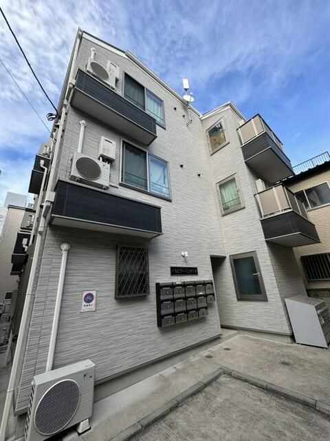 イルビラージュ四ツ木の外観