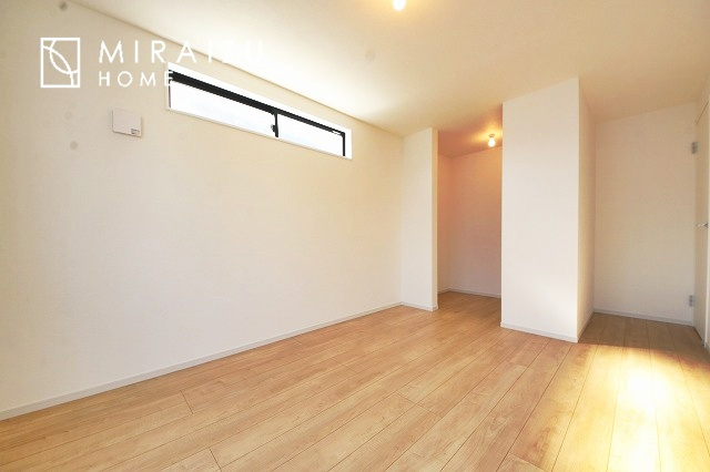 【収納】 | 収納力も自慢です。お洋服がお好きなお客様も多いですよね、衣替えをしなくてもお洋服をしまっておけそうなくらいの広さですね！