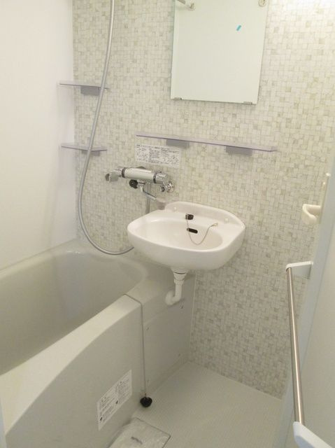 ラフィネ芦花公園Aの浴室