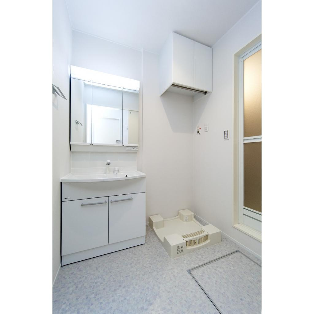 ボナール藤原台の洗面所|明るい洗面所です