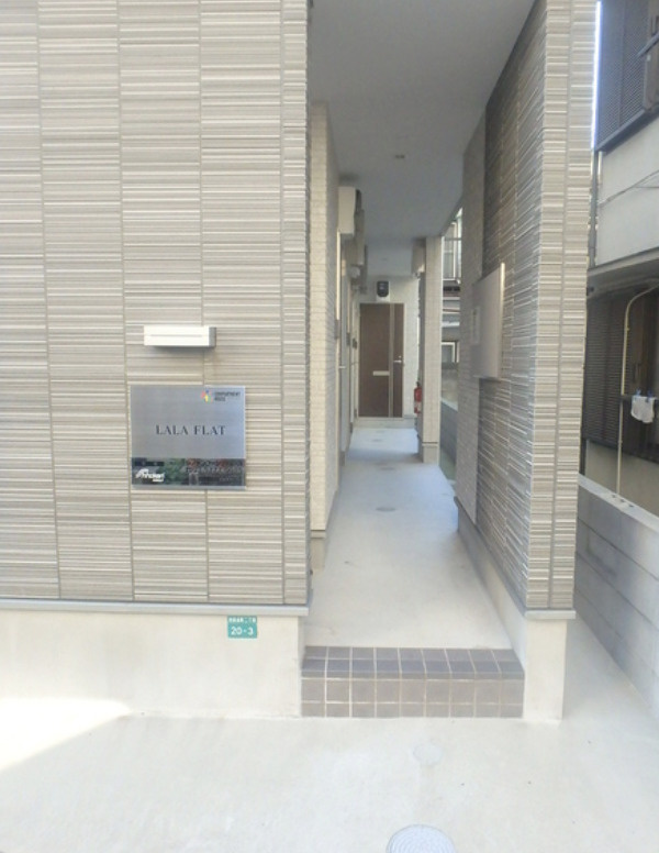 LALA FLATのエントランス