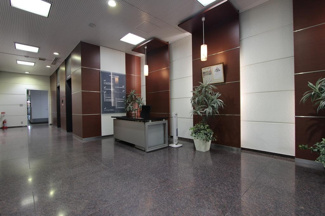 【ロビー】 | 秋田ファーストビル | ※受付コンシェルジュ付き