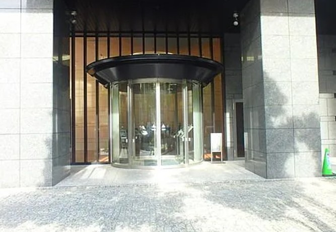 コンシェリア西新宿TOWER'S WESTのエントランス