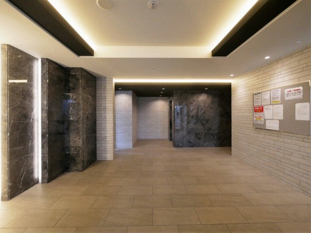 エスリード弁天町クレールのロビー