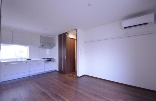 J COURTの居間・リビング