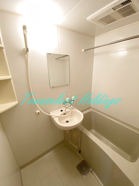 藤沢市亀井野のアパートの浴室