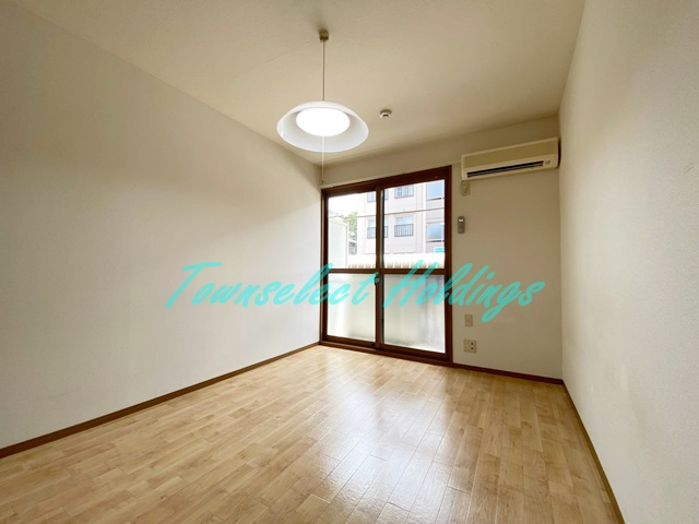 藤沢市亀井野のアパートの居間・リビング