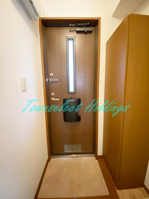 藤沢市亀井野のアパートの玄関